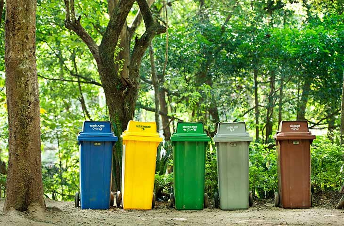 Sacar la basura en el comercio de un amigo no te convierte en su empleado